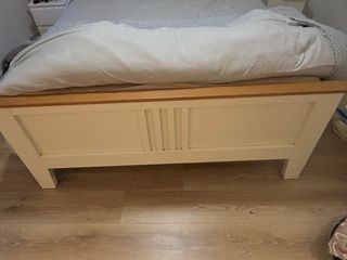 Cama de madera con somier