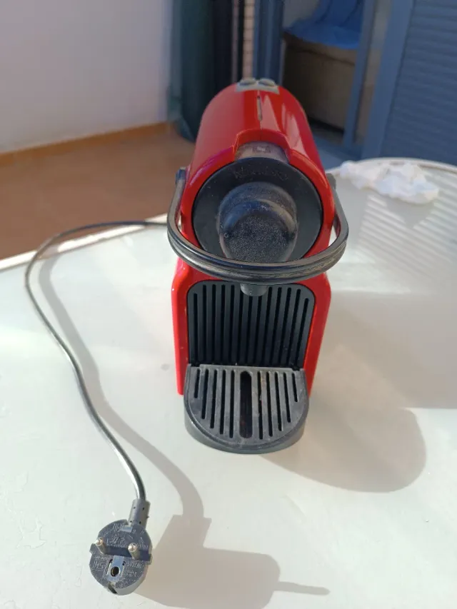 Cafetera Nespresso Roja