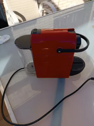 Cafetera Nespresso Roja
