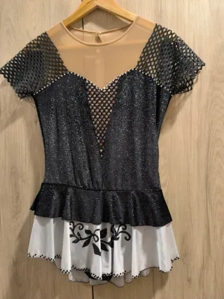 Vestido patinaje artístico negro y blanco