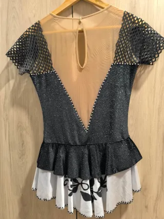 Vestido patinaje artístico negro y blanco