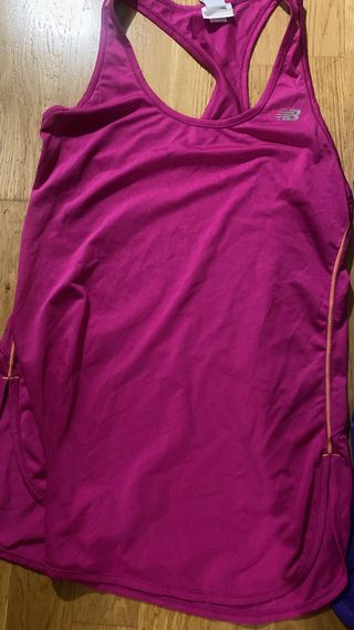 Camiseta New Balance Morada y Negra Talla M