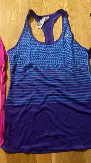 Camiseta New Balance Morada y Negra Talla M