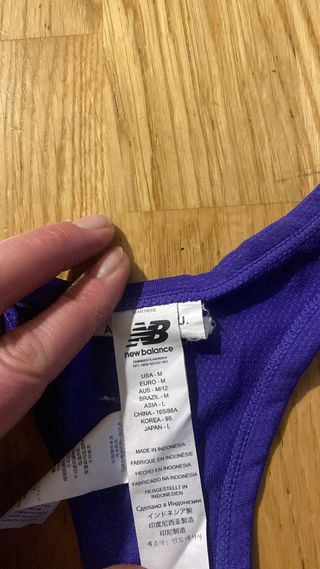 Camiseta New Balance Morada y Negra Talla M