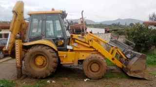Retroexcavadora JCB Con enganche rápido y tres caz
