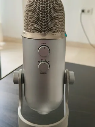 Micrófono USB Blue Yeti Plata