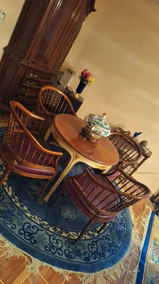 Mesa de salón con 4 sillas