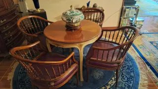 Mesa de salón con 4 sillas