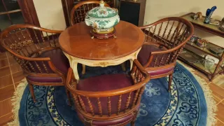 Mesa de salón con 4 sillas