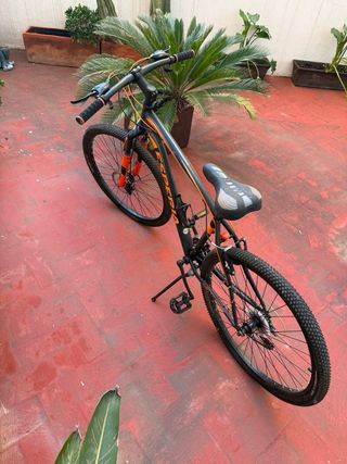 Bicicleta de montaña azul