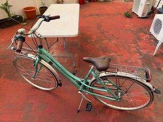 Bicicleta de montaña azul