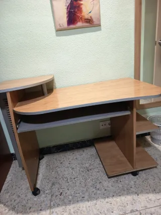 Escritorio madera y metal con ruedas