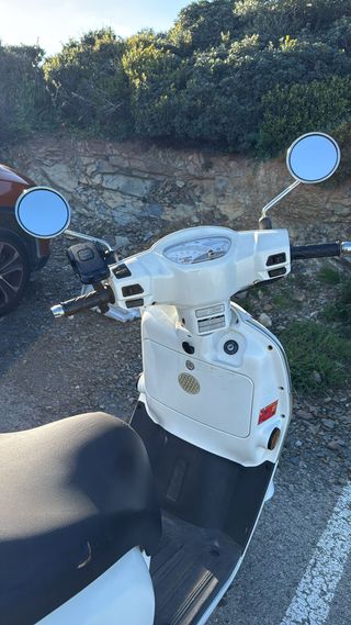 ALQUILER Kymco Like 125 cc Scooter Blanco