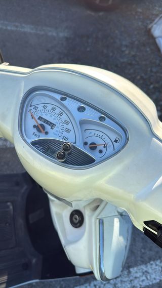 ALQUILER Kymco Like 125 cc Scooter Blanco