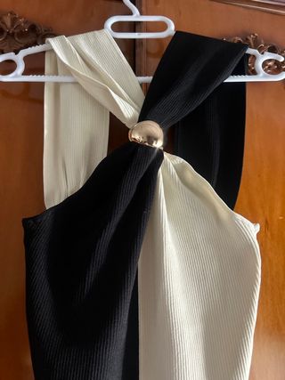 Top halter Zara bicolor negro y crudo