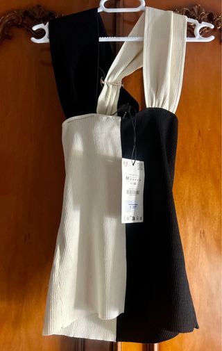 Top halter Zara bicolor negro y crudo
