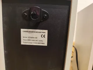 Altavoces autoamplificados beige