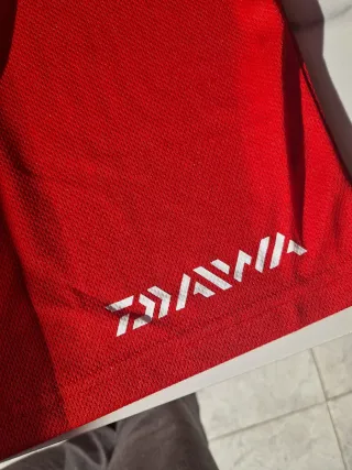 Polo Daiwa Rojo y Blanco