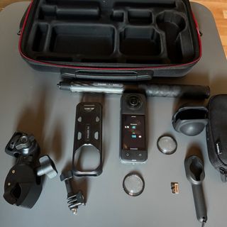 Cámara 360 Insta360 Contenido del Pack (Insta360