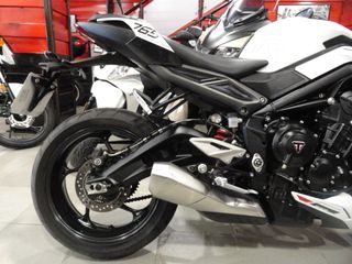 TRIUMPH STREET TRIPLE 765 R