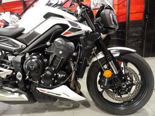 TRIUMPH STREET TRIPLE 765 R