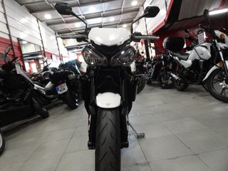 TRIUMPH STREET TRIPLE 765 R