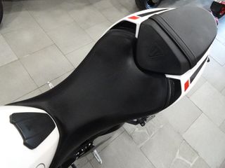 TRIUMPH STREET TRIPLE 765 R