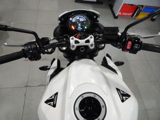 TRIUMPH STREET TRIPLE 765 R