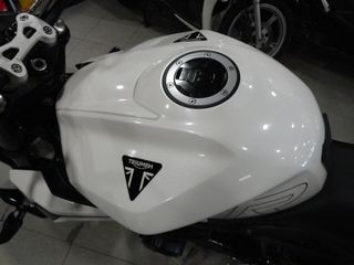 TRIUMPH STREET TRIPLE 765 R