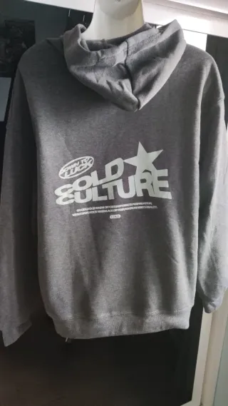 Sudadera con capucha Cold Culture gris.