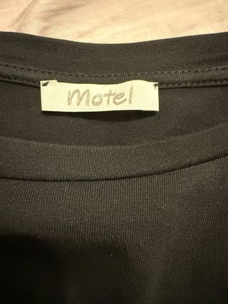 T-shirt Motel maniche leopardate