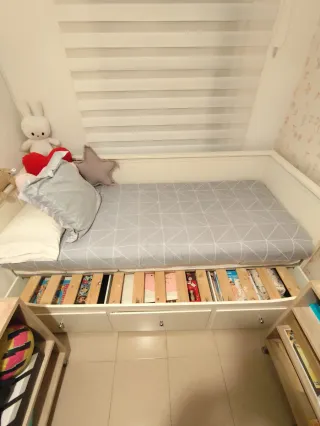 Cama doble con cajones