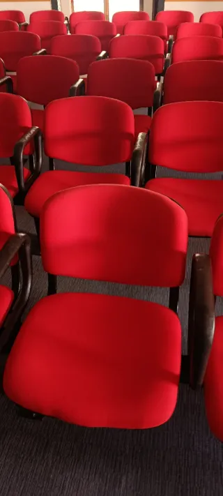 Butacas rojas para local