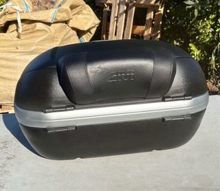 Maleta Givi V46 Monokey + Respaldo + soporte moto