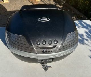 Maleta Givi V46 Monokey + Respaldo + soporte moto