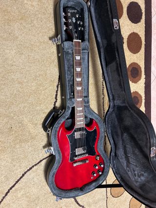 Epiphone SG Standard con custodia rigida
