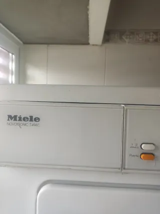 Secadora Miele Novotronic T494C