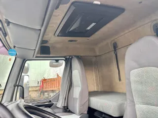 CAMION RENAULT CAJA ISOTERMO TRAMPILLA ELEVADORA