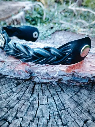 Pulsera de Piel Auténtica Trenzada con Nudo Celta