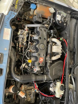 Citroen Saxo con golpe trasero