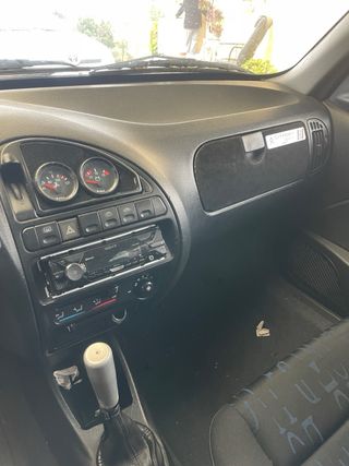 Citroen Saxo con golpe trasero