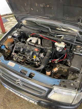 Citroen Saxo con golpe trasero