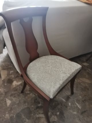 Mesa de comedor extensible y 6 sillas de madera