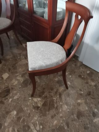 Mesa de comedor extensible y 6 sillas de madera