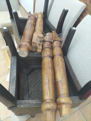 Mesa y sillas de  Comedor Madera Maciza Estilo Bal