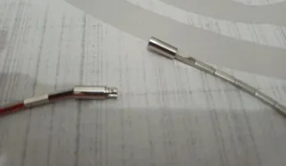 Collana con perline colorate e chiusura a calamita