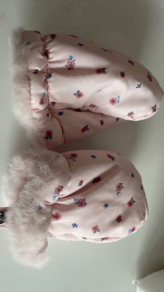 Manoplas bebé rosas florales