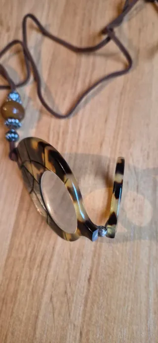 Colgante lupa carey con cadena