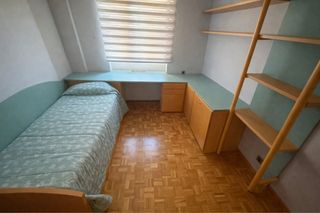 Cama juvenil con escritorio y cabecero