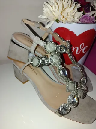 Sandalias Alma en Pena Joya Grises y Plateadas